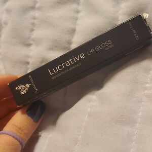 Lucrative lip gloss mood struck minerals